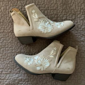 NWT JBU Tan Floral Embroidered Leather Booties 11